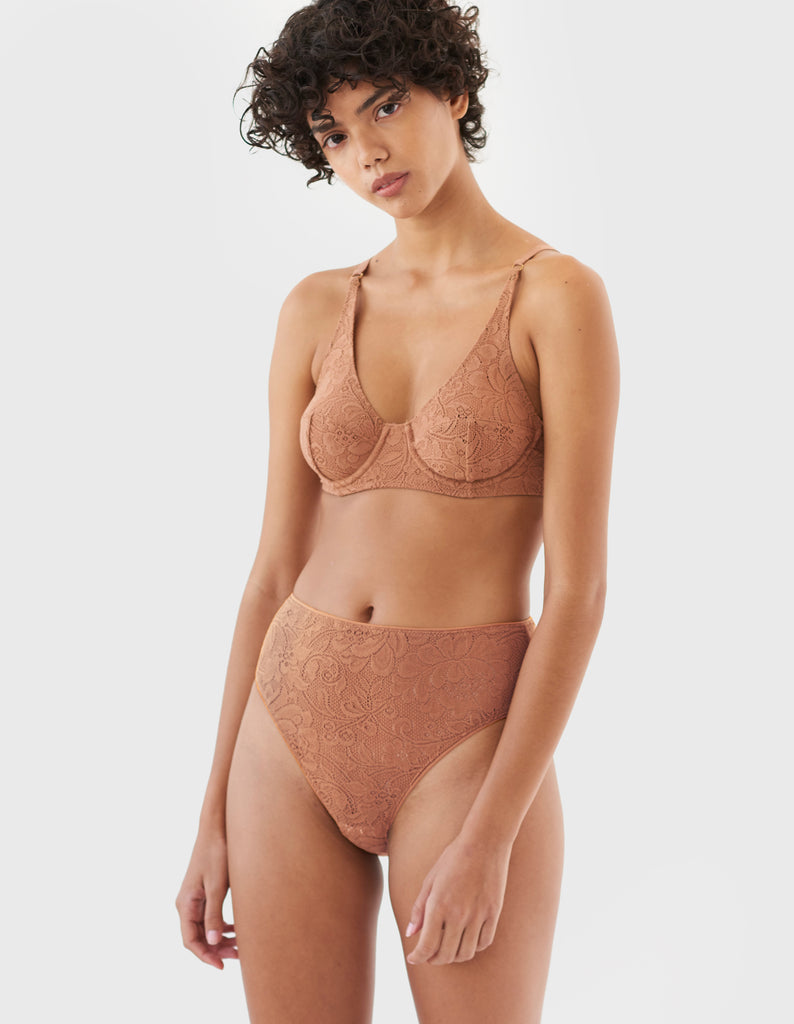 woman wearing brown lace underwire bra and high waisted panty
