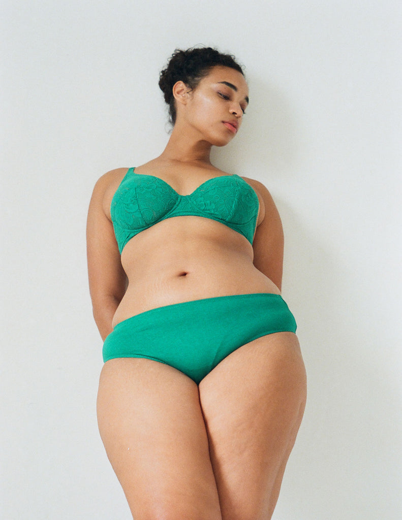 A model wearing the Waverly Underwire bra in Emerald Stretch lace.