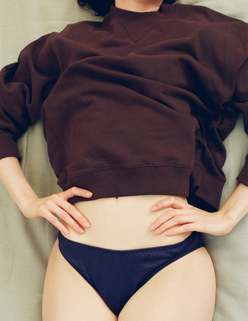 Model wearing an Araks Valerie sweatshirt in Mill and the Gwyneth panty in Starling