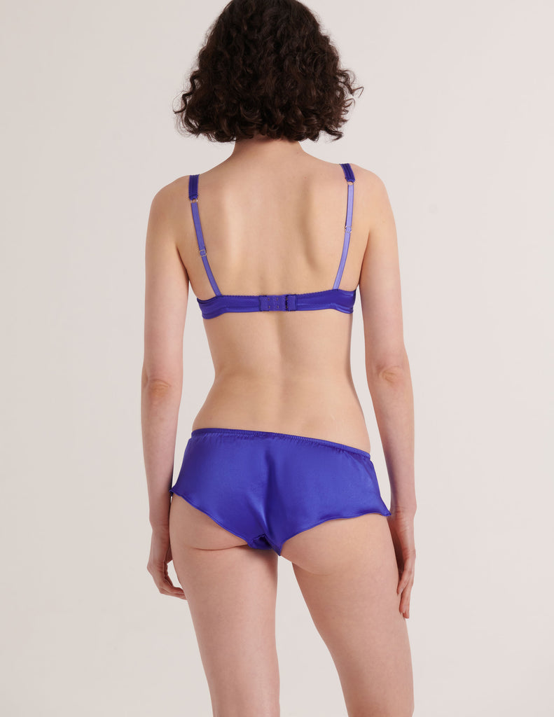 A model in the araks silk gita underwire bra and gal hipster in tanzanite blue