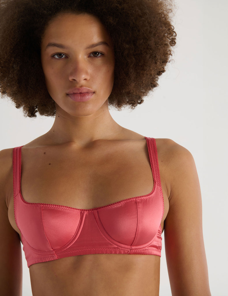 A model in the gita underwire bra in rose pink