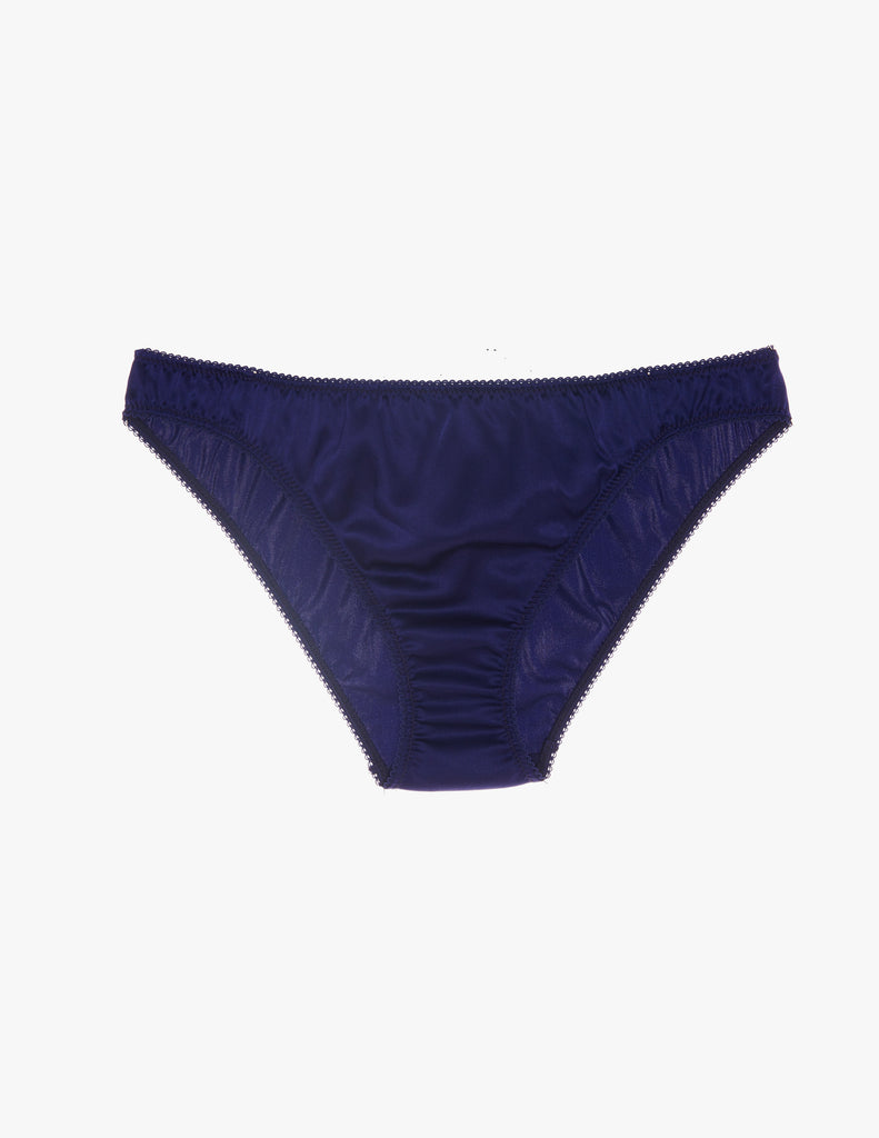 Araks Gwyneth panty in Starling on an off white background