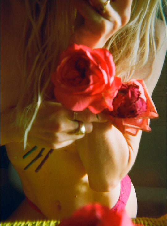 Photo by Mickey Sumner ~ Tris Panty